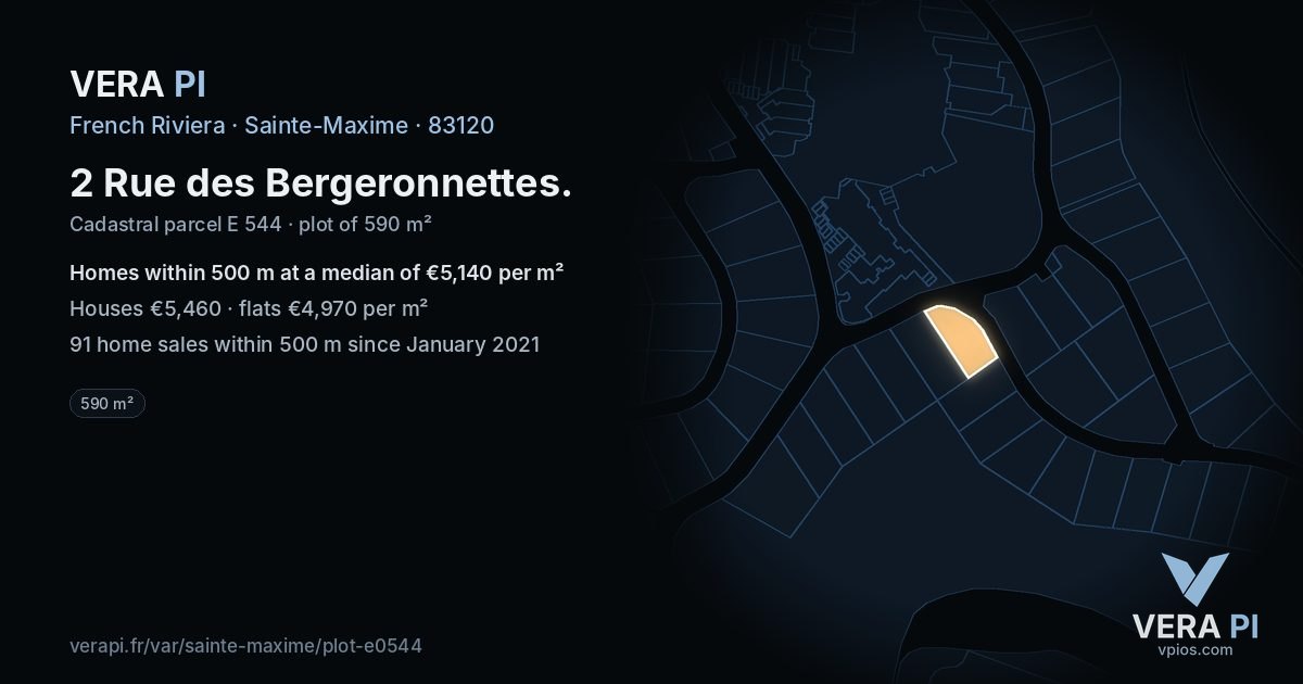 2 Rue des Bergeronnettes, Sainte-Maxime at night – the plot lit, the parcels around coloured by the prices near them