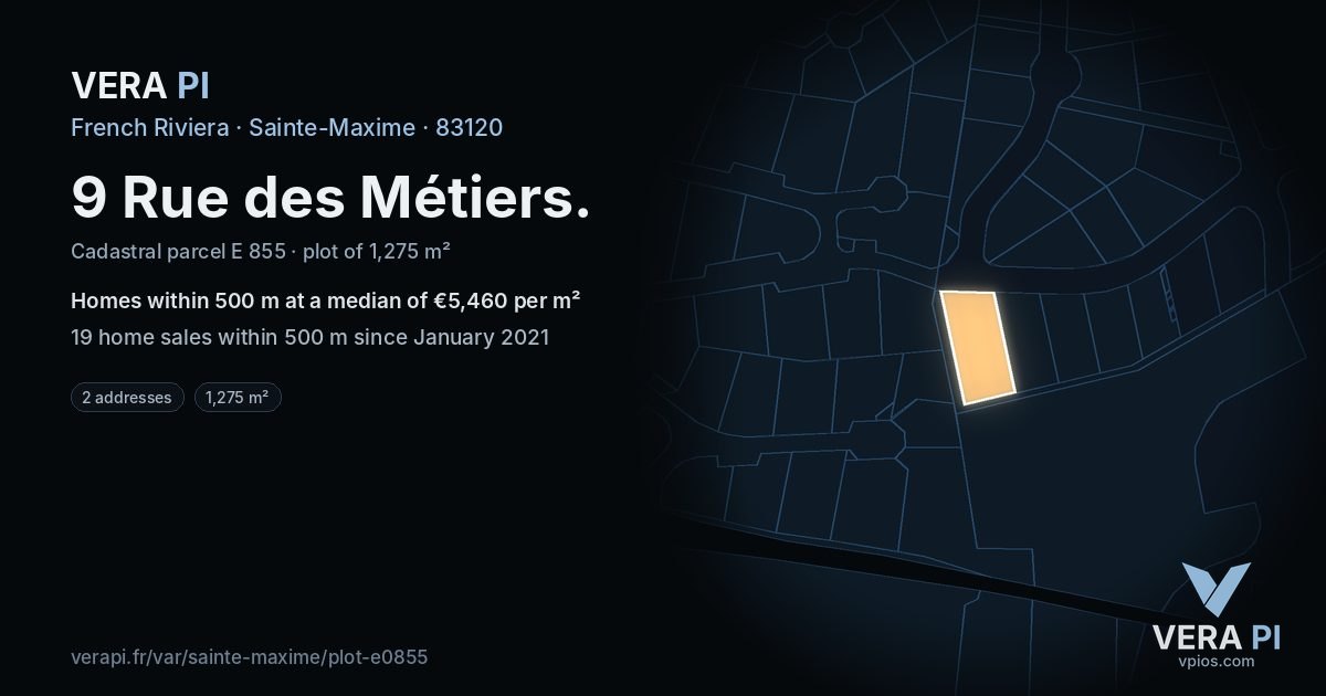 9 Rue des Métiers, Sainte-Maxime at night – the plot lit, the parcels around coloured by the prices near them