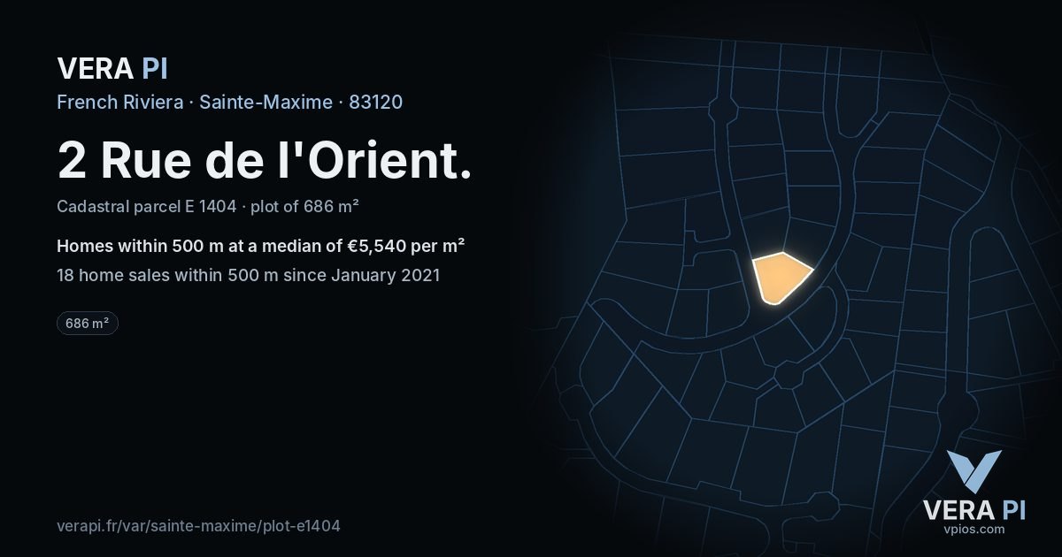 2 Rue de l'Orient, Sainte-Maxime at night – the plot lit, the parcels around coloured by the prices near them
