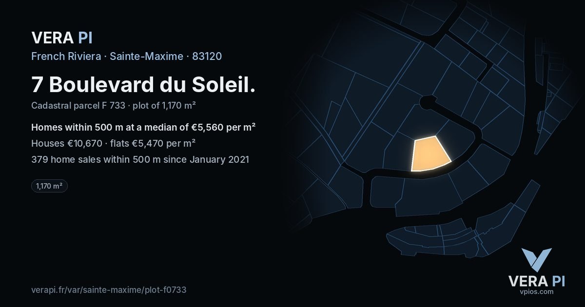 7 Boulevard du Soleil, Sainte-Maxime at night – the plot lit, the parcels around coloured by the prices near them