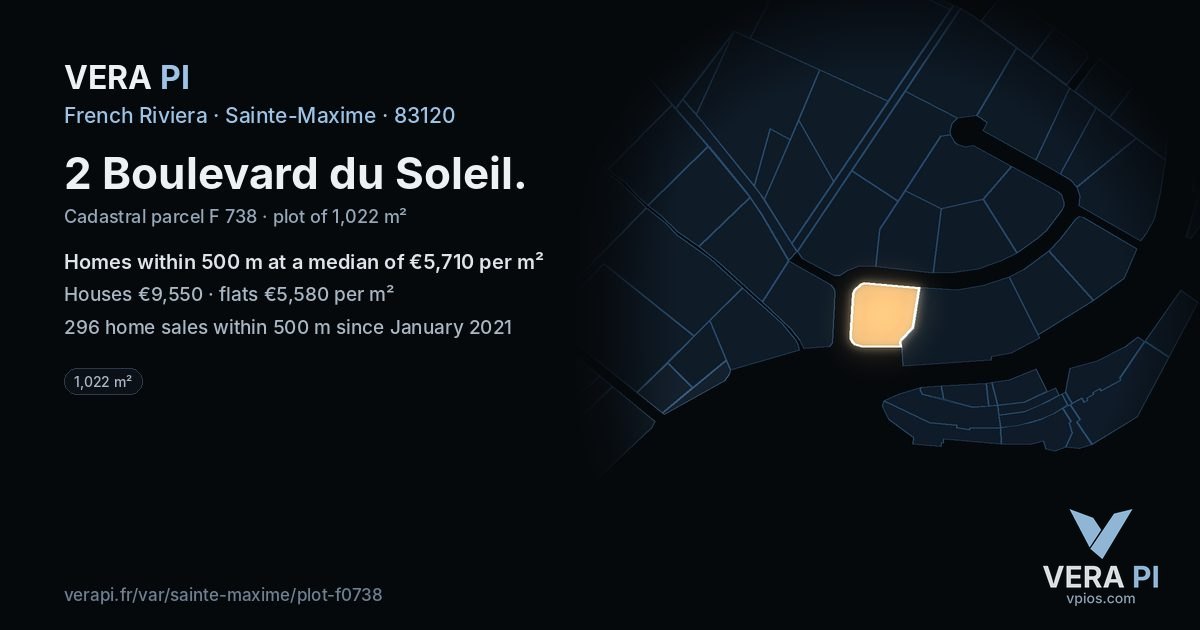 2 Boulevard du Soleil, Sainte-Maxime at night – the plot lit, the parcels around coloured by the prices near them