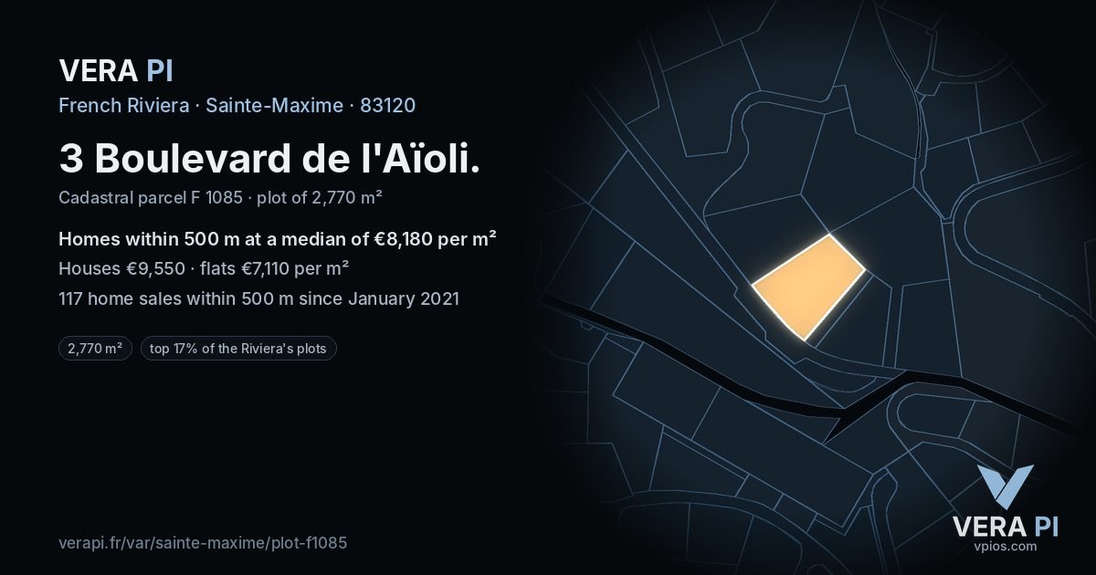 3 Boulevard de l'Aïoli, Sainte-Maxime at night – the plot lit, the parcels around coloured by the prices near them