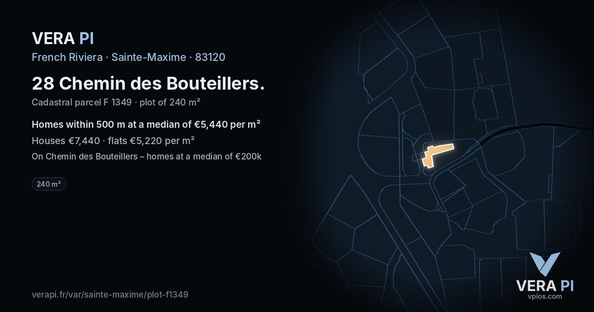 28 Chemin des Bouteillers, Sainte-Maxime at night – the plot lit, the parcels around coloured by the prices near them