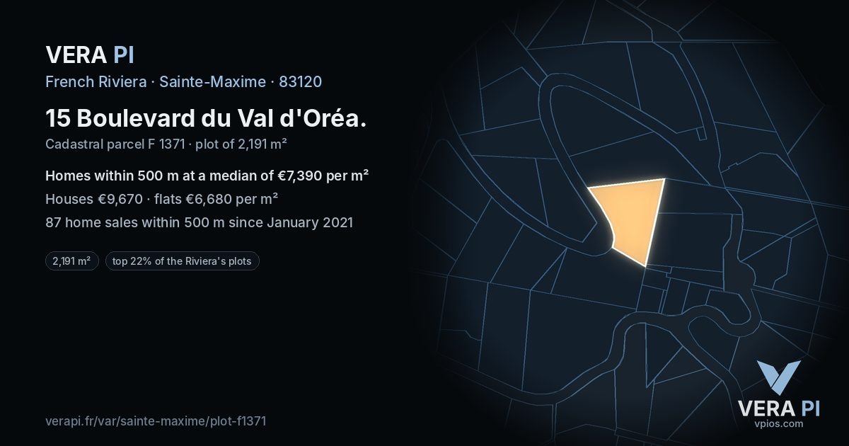 15 Boulevard du Val d'Oréa, Sainte-Maxime at night – the plot lit, the parcels around coloured by the prices near them