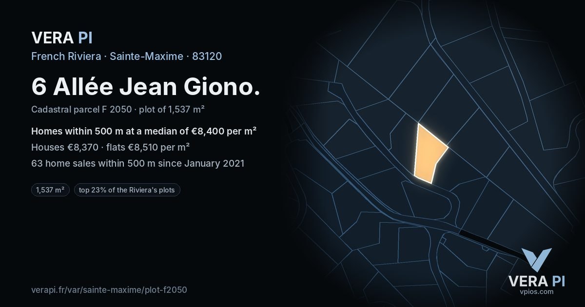 6 Allée Jean Giono, Sainte-Maxime at night – the plot lit, the parcels around coloured by the prices near them