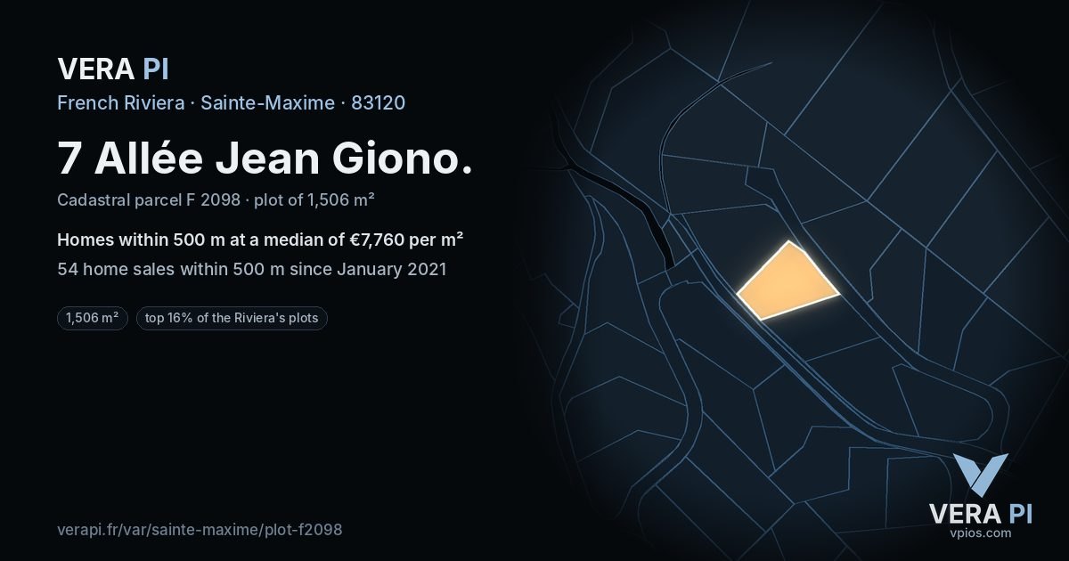 7 Allée Jean Giono, Sainte-Maxime at night – the plot lit, the parcels around coloured by the prices near them