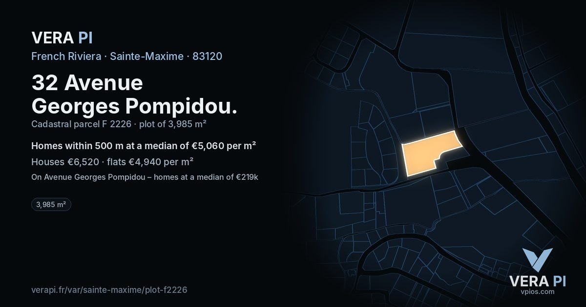 32 Avenue Georges Pompidou, Sainte-Maxime at night – the plot lit, the parcels around coloured by the prices near them