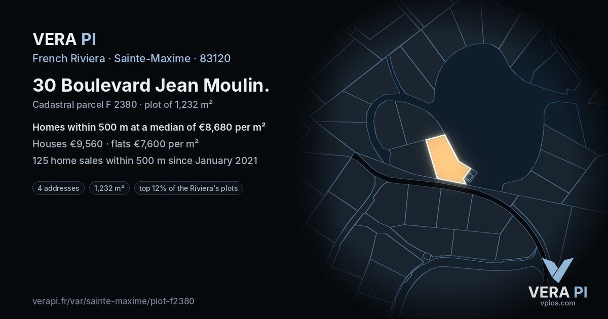 30 Boulevard Jean Moulin, Sainte-Maxime at night – the plot lit, the parcels around coloured by the prices near them