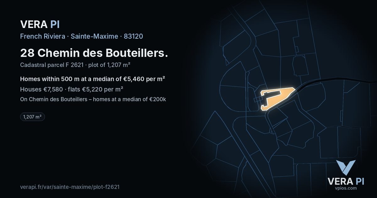 28 Chemin des Bouteillers, Sainte-Maxime at night – the plot lit, the parcels around coloured by the prices near them