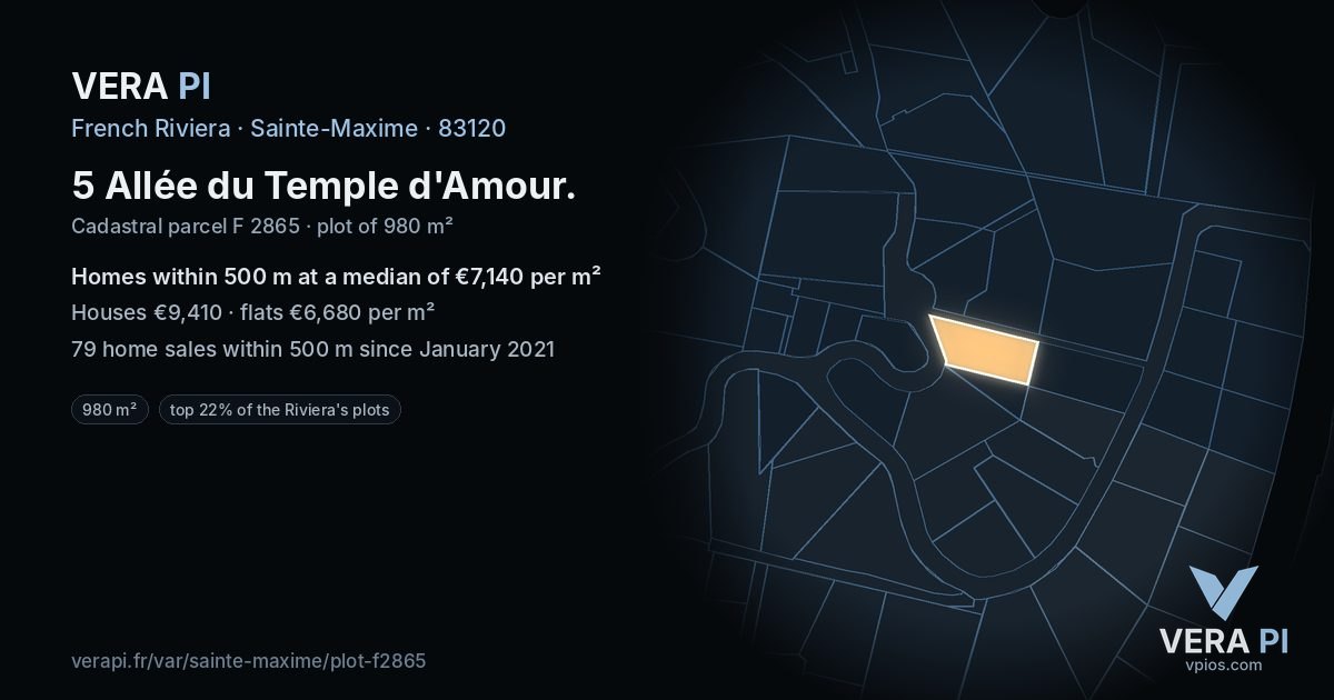5 Allée du Temple d'Amour, Sainte-Maxime at night – the plot lit, the parcels around coloured by the prices near them