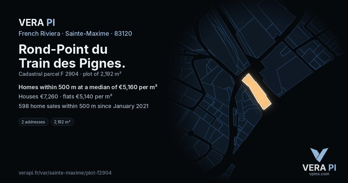 Rond-Point du Train des Pignes, Sainte-Maxime at night – the plot lit, the parcels around coloured by the prices near them