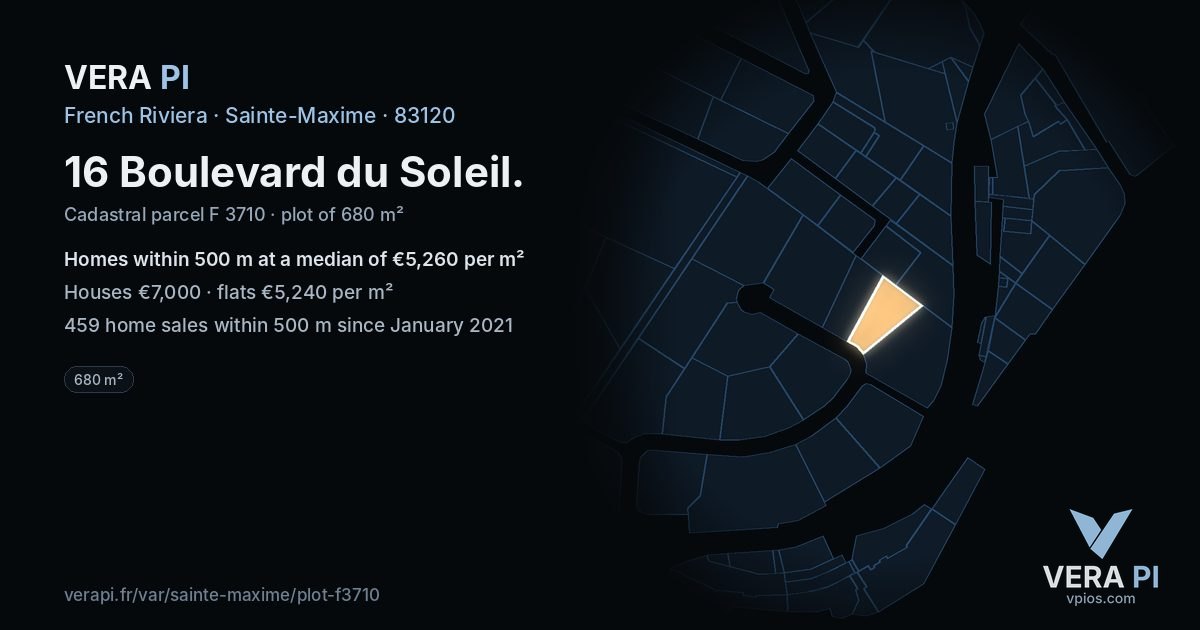 16 Boulevard du Soleil, Sainte-Maxime at night – the plot lit, the parcels around coloured by the prices near them