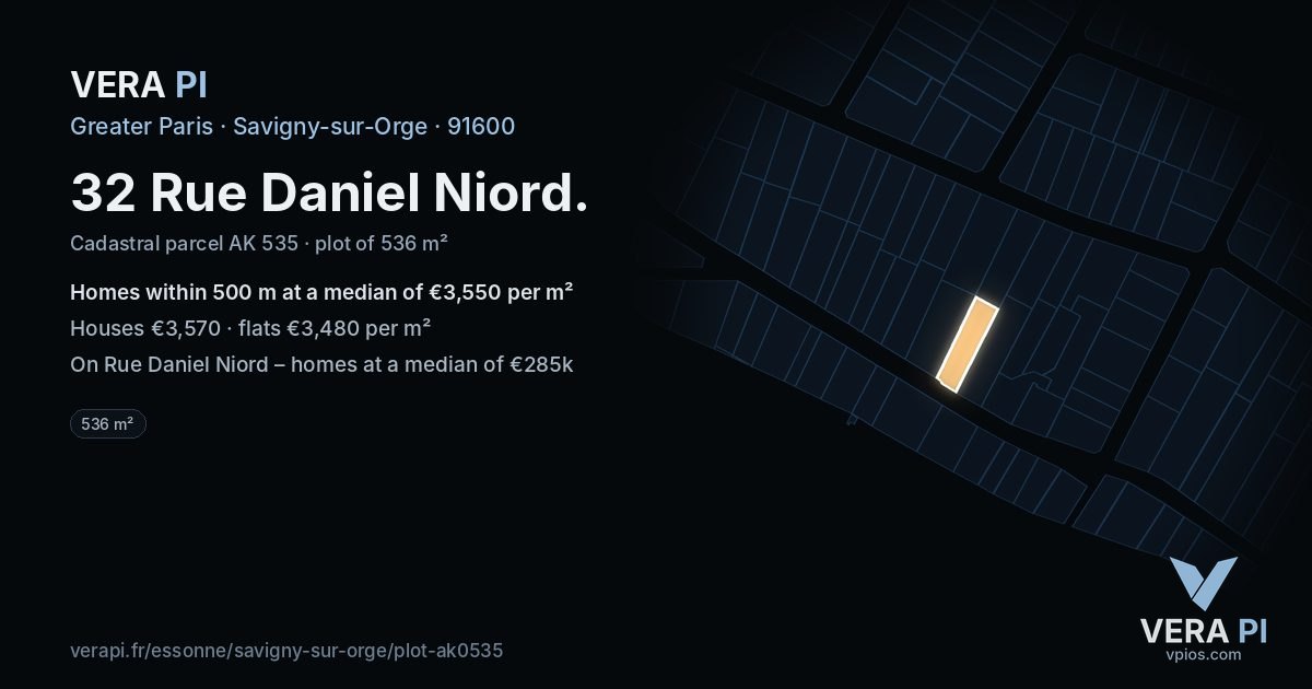 32 Rue Daniel Niord, Savigny-sur-Orge at night – the plot lit, the parcels around coloured by the prices near them