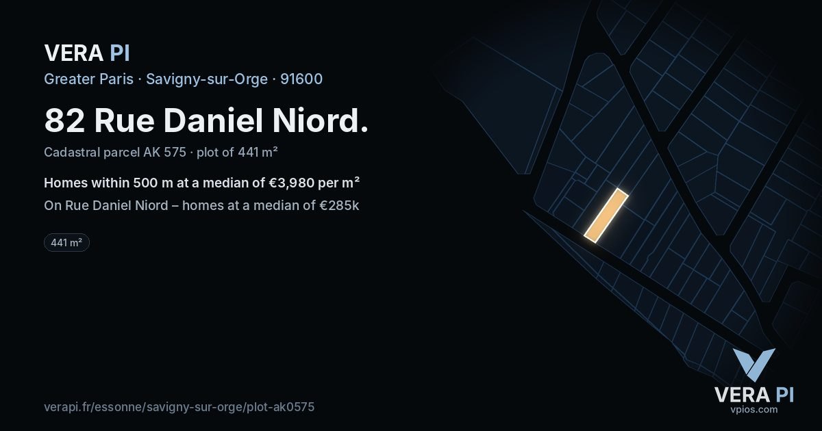 82 Rue Daniel Niord, Savigny-sur-Orge at night – the plot lit, the parcels around coloured by the prices near them