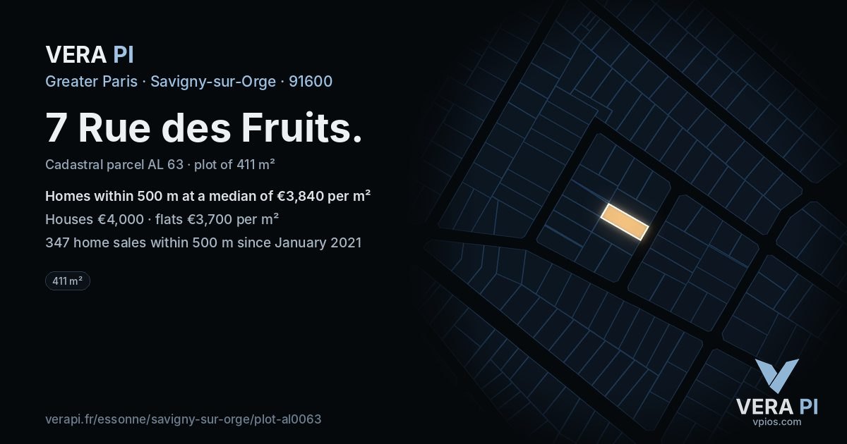 7 Rue des Fruits, Savigny-sur-Orge at night – the plot lit, the parcels around coloured by the prices near them