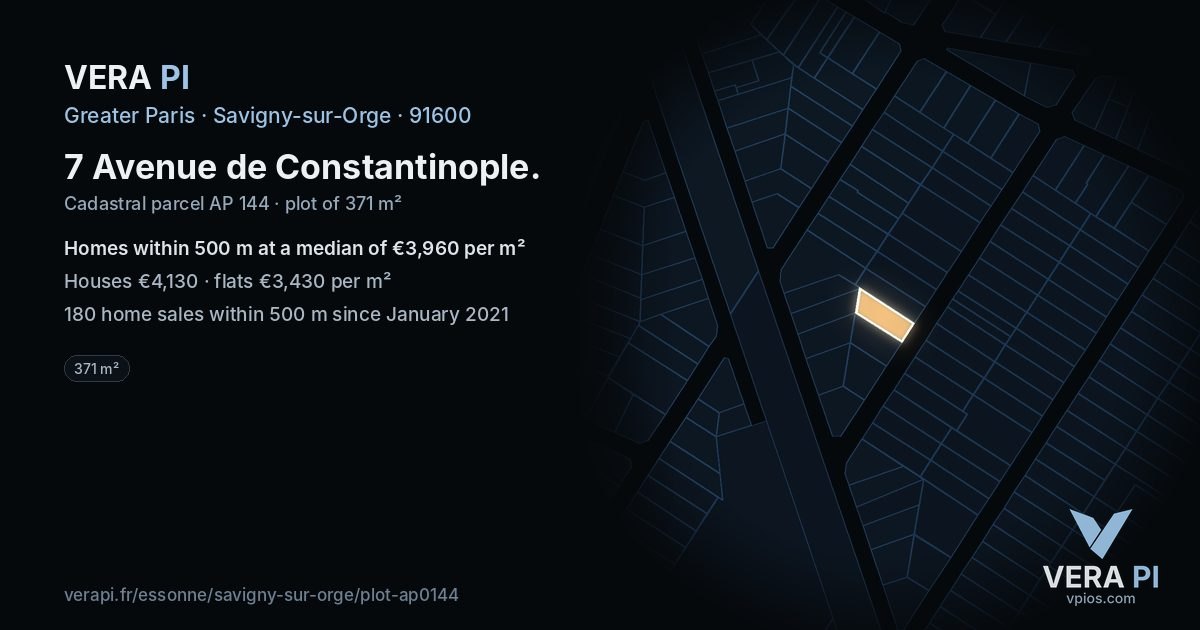7 Avenue de Constantinople, Savigny-sur-Orge at night – the plot lit, the parcels around coloured by the prices near them