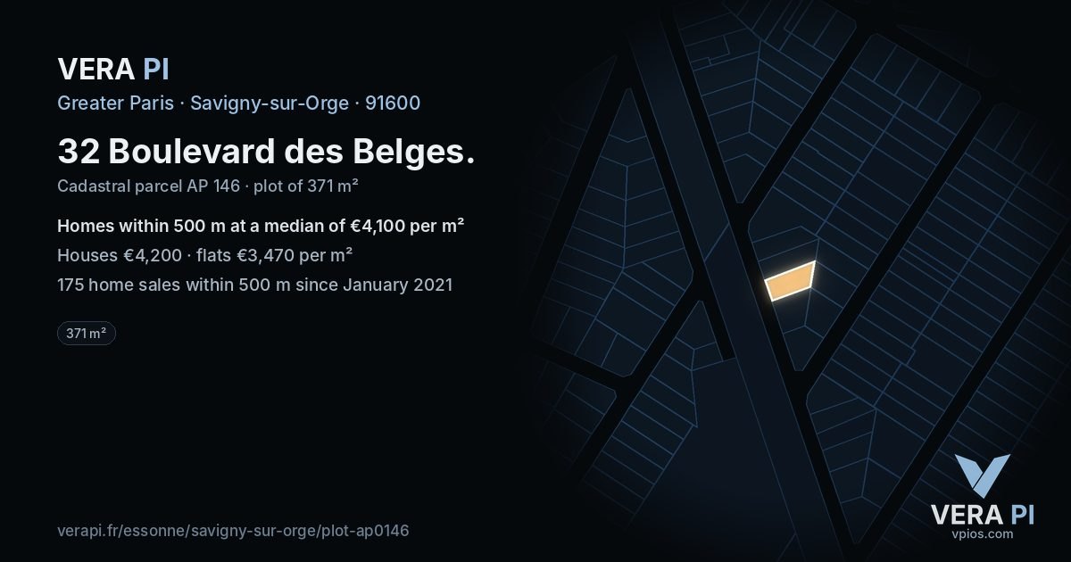 32 Boulevard des Belges, Savigny-sur-Orge at night – the plot lit, the parcels around coloured by the prices near them