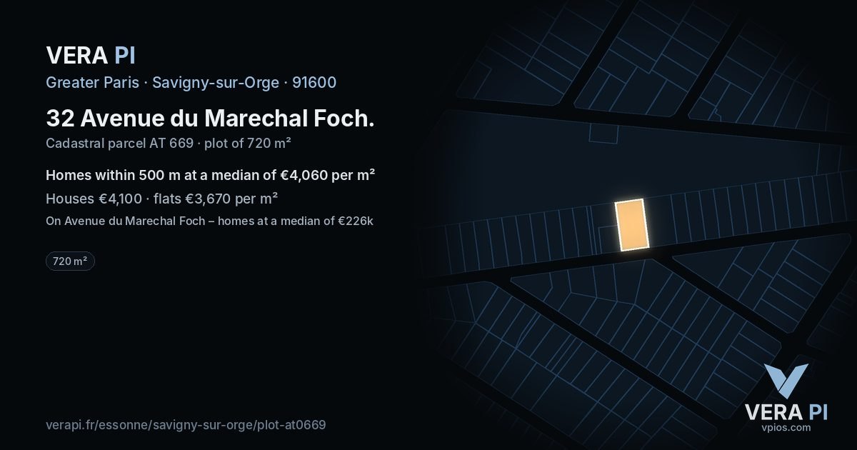32 Avenue du Marechal Foch, Savigny-sur-Orge at night – the plot lit, the parcels around coloured by the prices near them