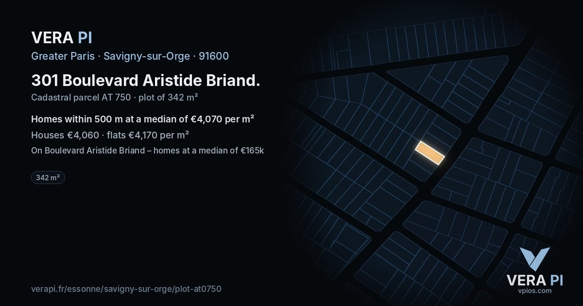301 Boulevard Aristide Briand, Savigny-sur-Orge at night – the plot lit, the parcels around coloured by the prices near them