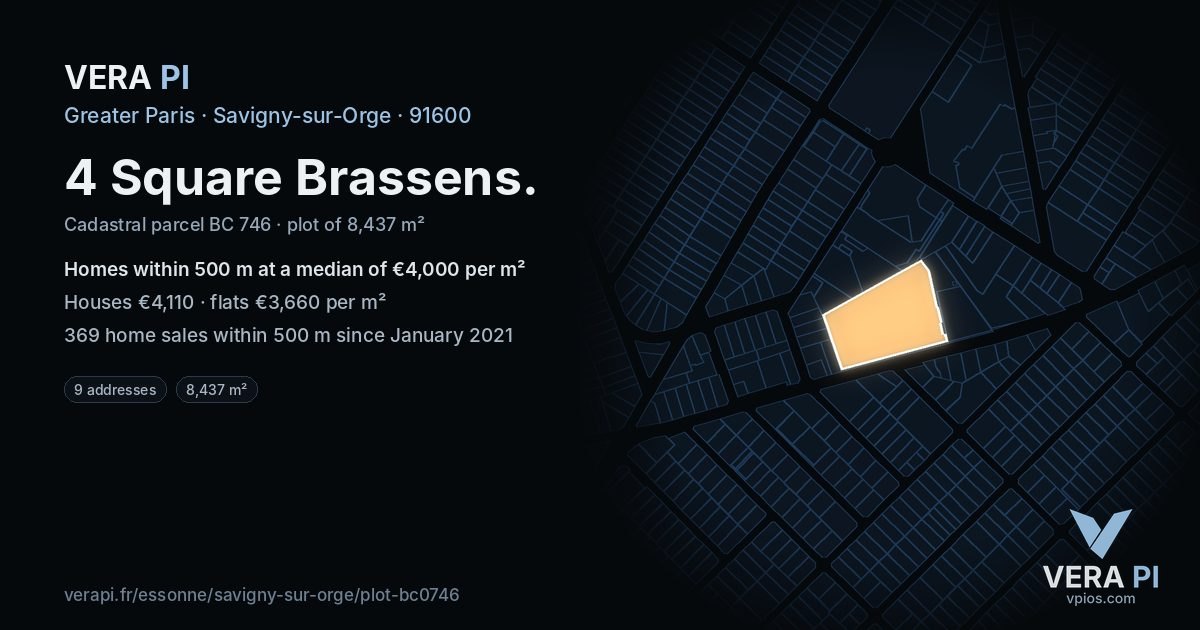 4 Square Brassens, Savigny-sur-Orge at night – the plot lit, the parcels around coloured by the prices near them