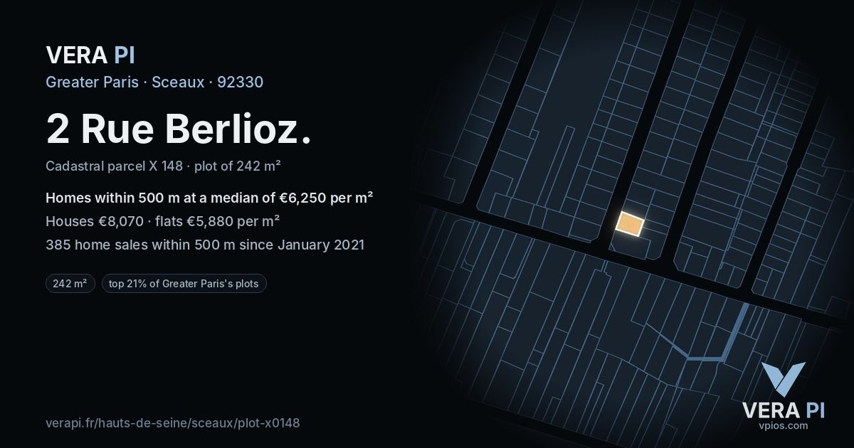 2 Rue Berlioz, Sceaux at night – the plot lit, the parcels around coloured by the prices near them