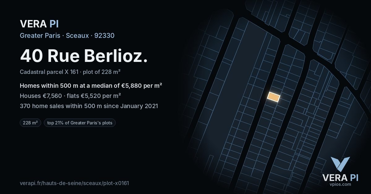 40 Rue Berlioz, Sceaux at night – the plot lit, the parcels around coloured by the prices near them