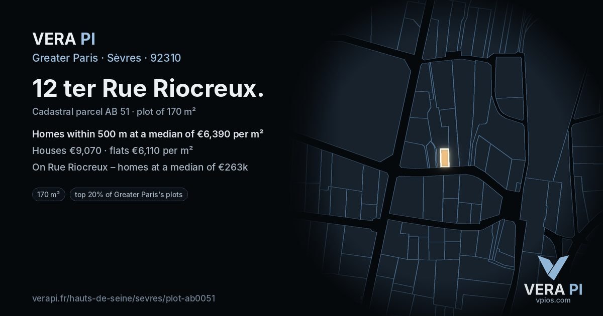 12 ter Rue Riocreux, Sèvres at night – the plot lit, the parcels around coloured by the prices near them