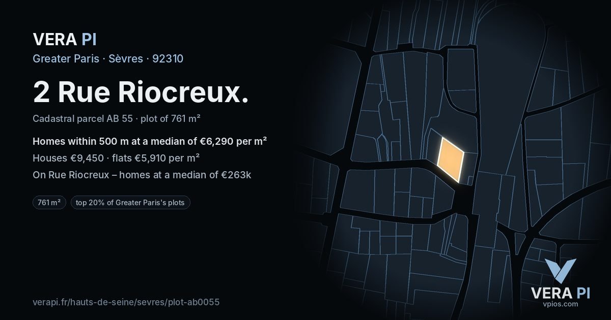 2 Rue Riocreux, Sèvres at night – the plot lit, the parcels around coloured by the prices near them