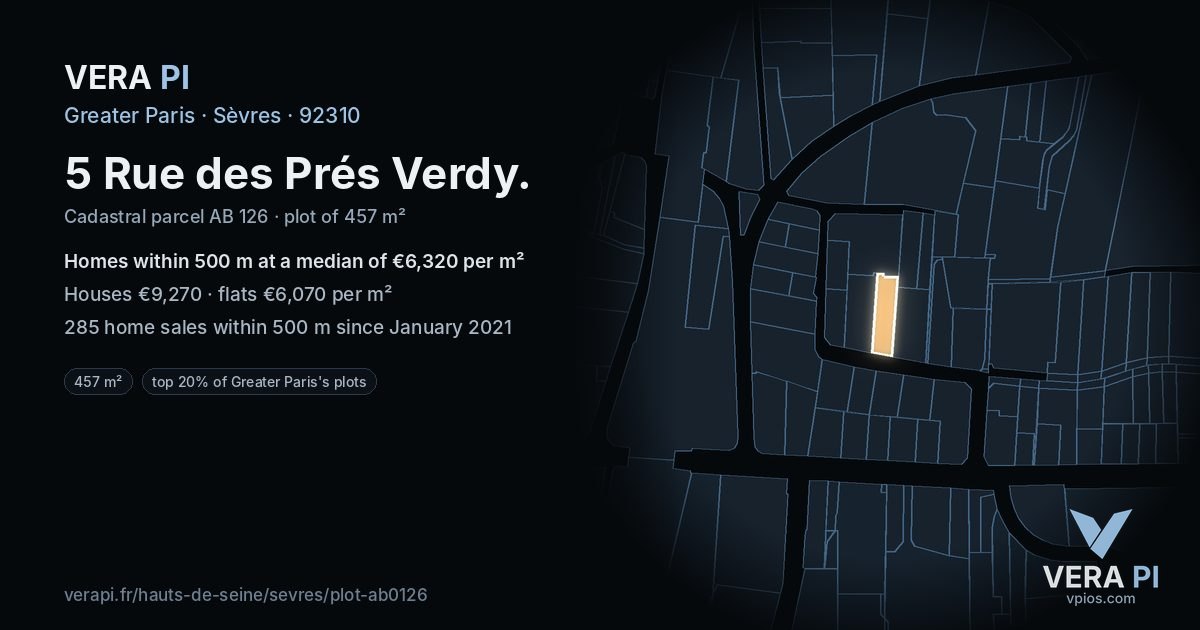 5 Rue des Prés Verdy, Sèvres at night – the plot lit, the parcels around coloured by the prices near them