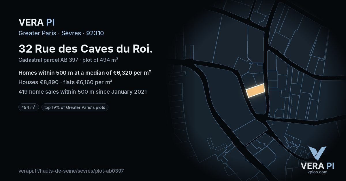 32 Rue des Caves du Roi, Sèvres at night – the plot lit, the parcels around coloured by the prices near them