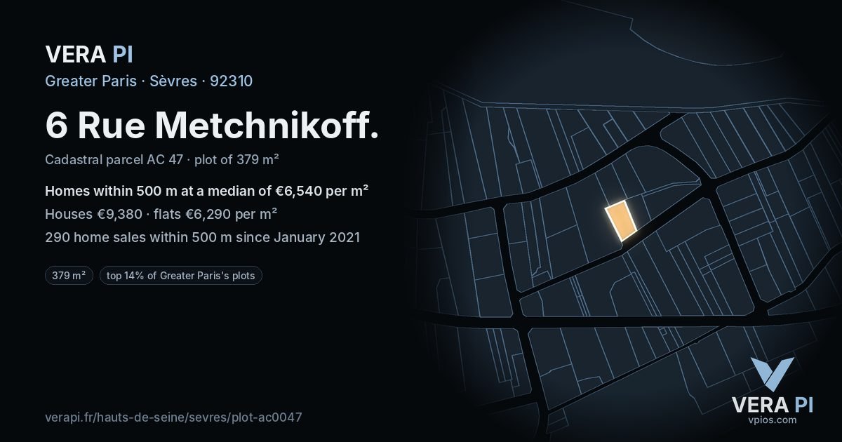 6 Rue Metchnikoff, Sèvres at night – the plot lit, the parcels around coloured by the prices near them