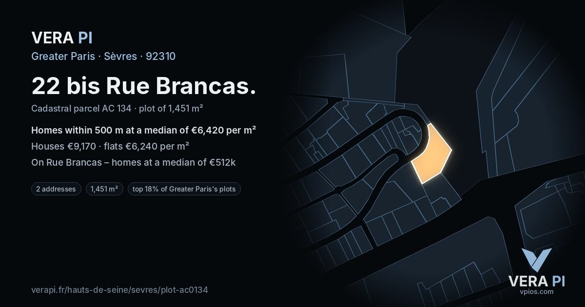 22 bis Rue Brancas, Sèvres at night – the plot lit, the parcels around coloured by the prices near them