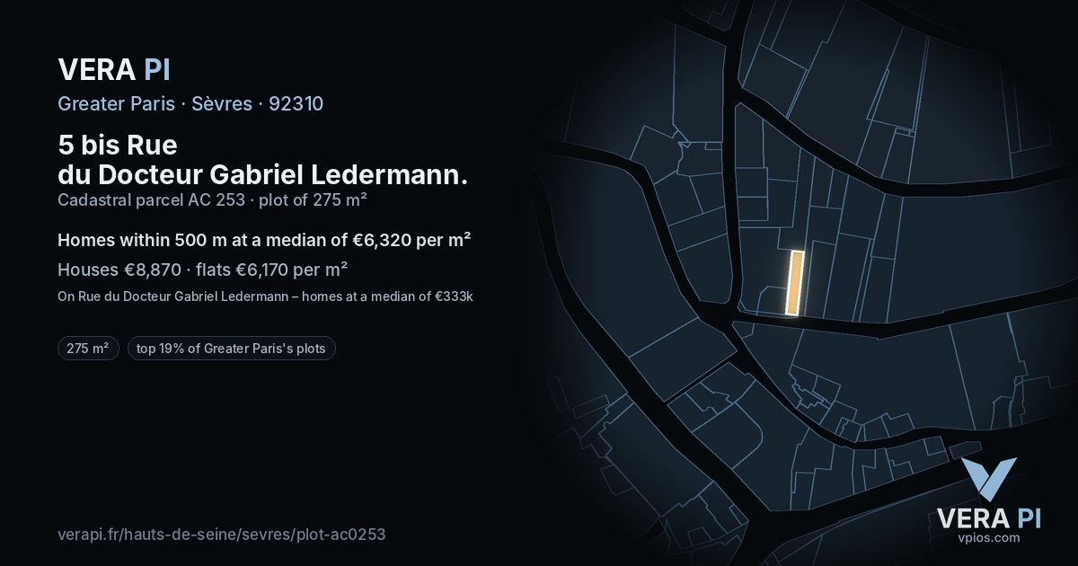 5 bis Rue du Docteur Gabriel Ledermann, Sèvres at night – the plot lit, the parcels around coloured by the prices near them