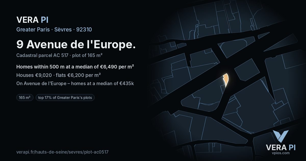 9 Avenue de l'Europe, Sèvres at night – the plot lit, the parcels around coloured by the prices near them
