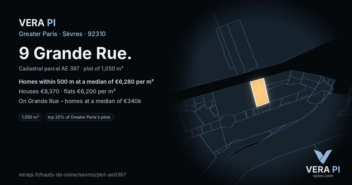 9 Grande Rue, Sèvres at night – the plot lit, the parcels around coloured by the prices near them