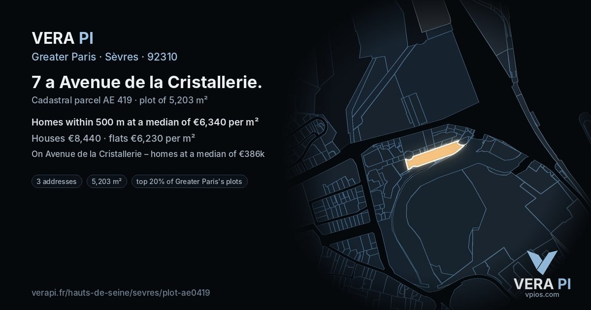 7 a Avenue de la Cristallerie, Sèvres at night – the plot lit, the parcels around coloured by the prices near them