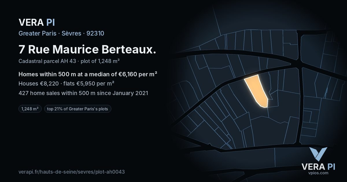 7 Rue Maurice Berteaux, Sèvres at night – the plot lit, the parcels around coloured by the prices near them