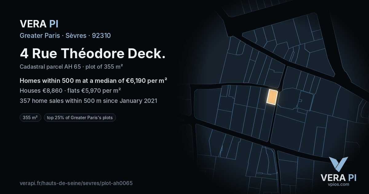 4 Rue Théodore Deck, Sèvres at night – the plot lit, the parcels around coloured by the prices near them