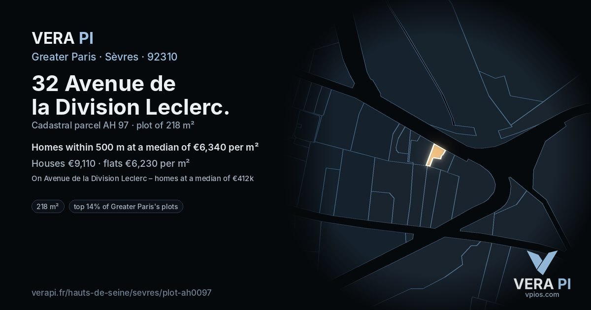 32 Avenue de la Division Leclerc, Sèvres at night – the plot lit, the parcels around coloured by the prices near them