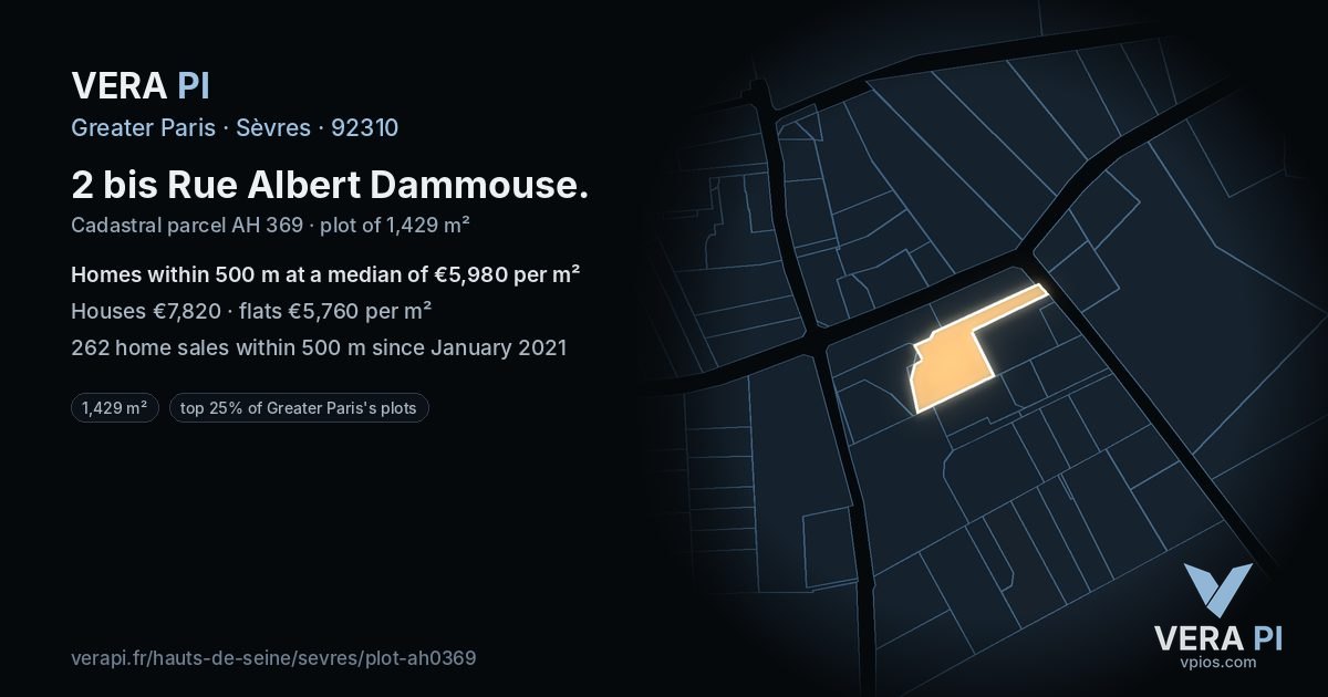 2 bis Rue Albert Dammouse, Sèvres at night – the plot lit, the parcels around coloured by the prices near them
