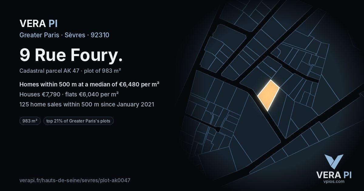 9 Rue Foury, Sèvres at night – the plot lit, the parcels around coloured by the prices near them