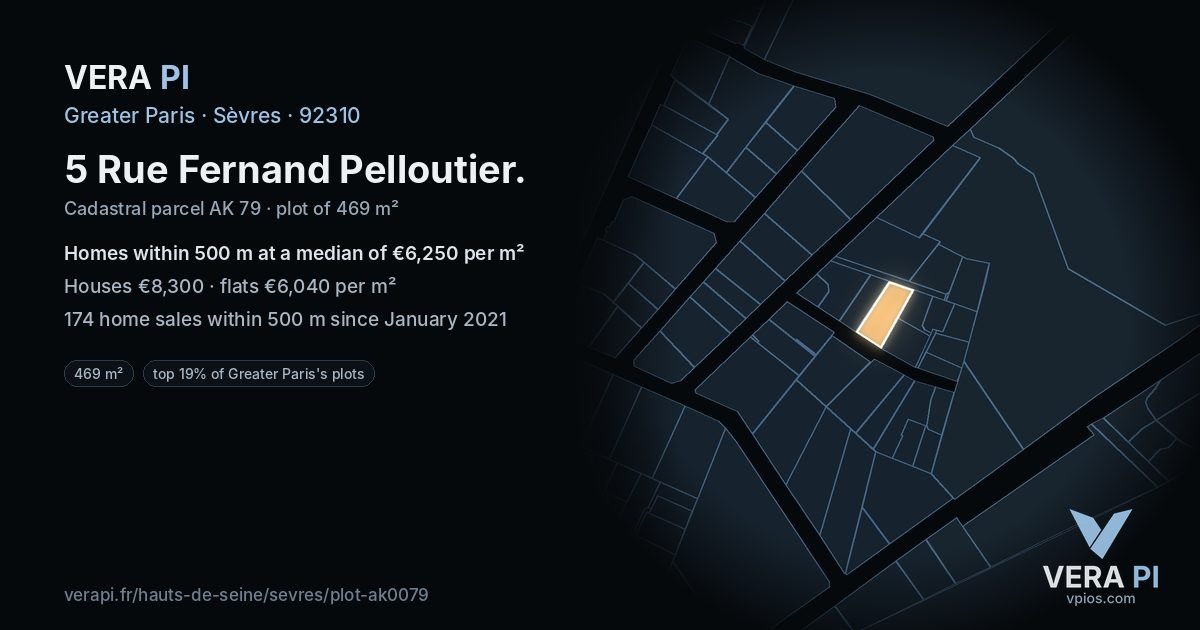 5 Rue Fernand Pelloutier, Sèvres at night – the plot lit, the parcels around coloured by the prices near them