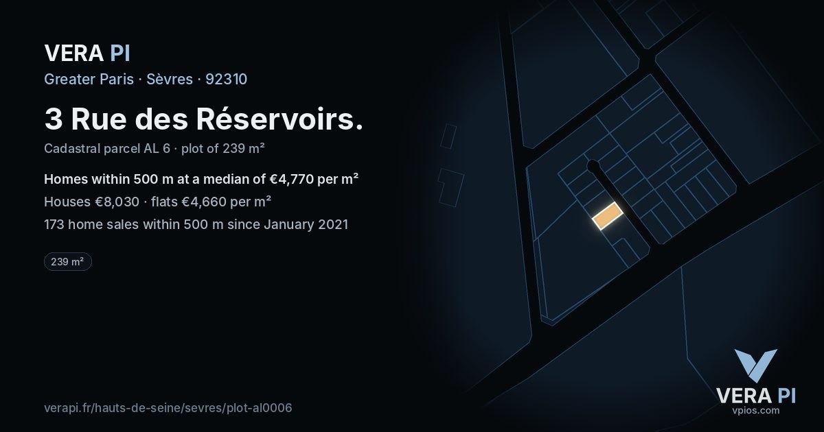 3 Rue des Réservoirs, Sèvres at night – the plot lit, the parcels around coloured by the prices near them