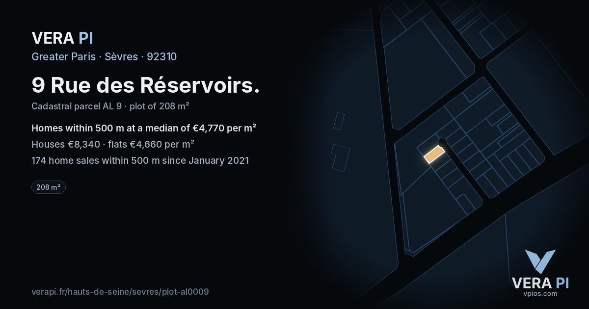 9 Rue des Réservoirs, Sèvres at night – the plot lit, the parcels around coloured by the prices near them