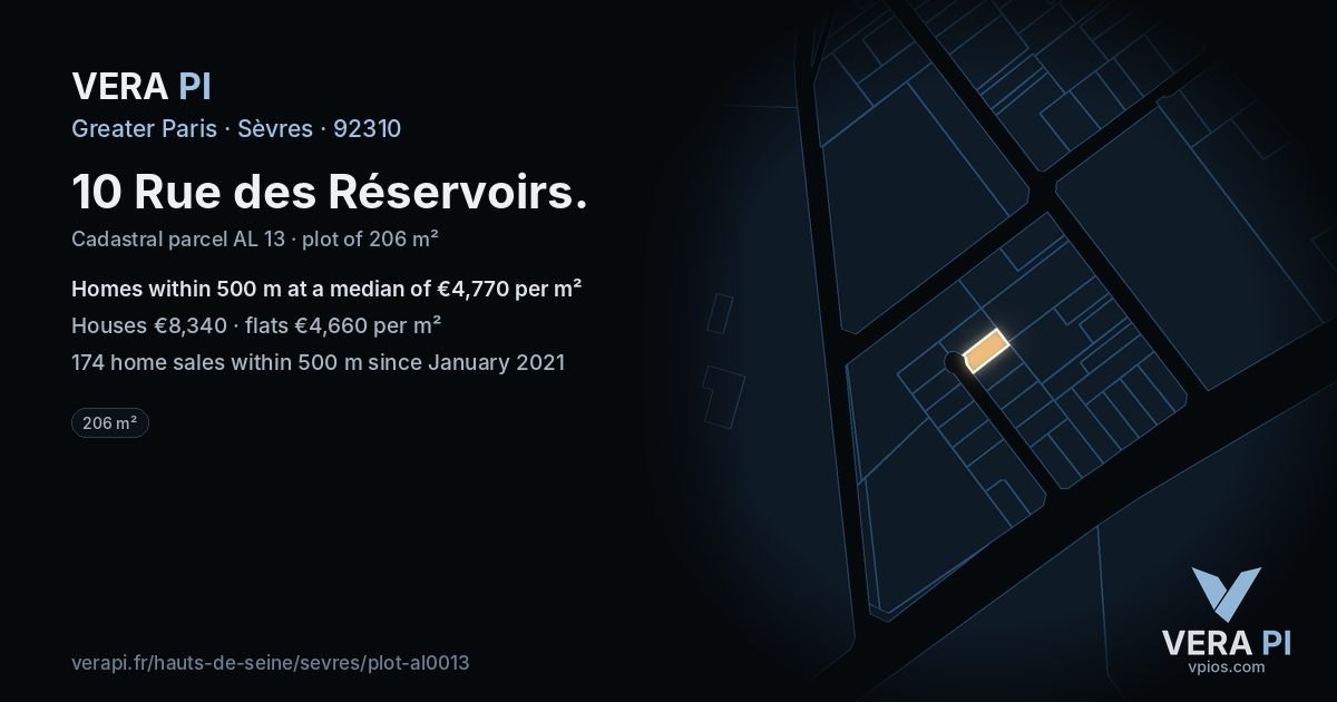 10 Rue des Réservoirs, Sèvres at night – the plot lit, the parcels around coloured by the prices near them