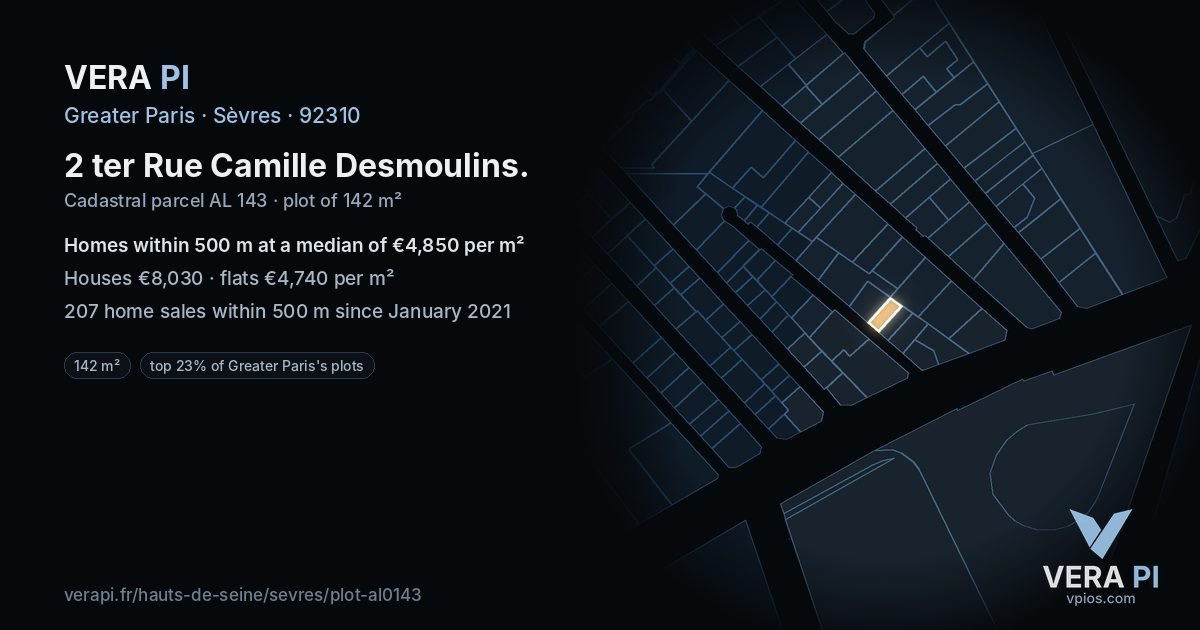 2 ter Rue Camille Desmoulins, Sèvres at night – the plot lit, the parcels around coloured by the prices near them