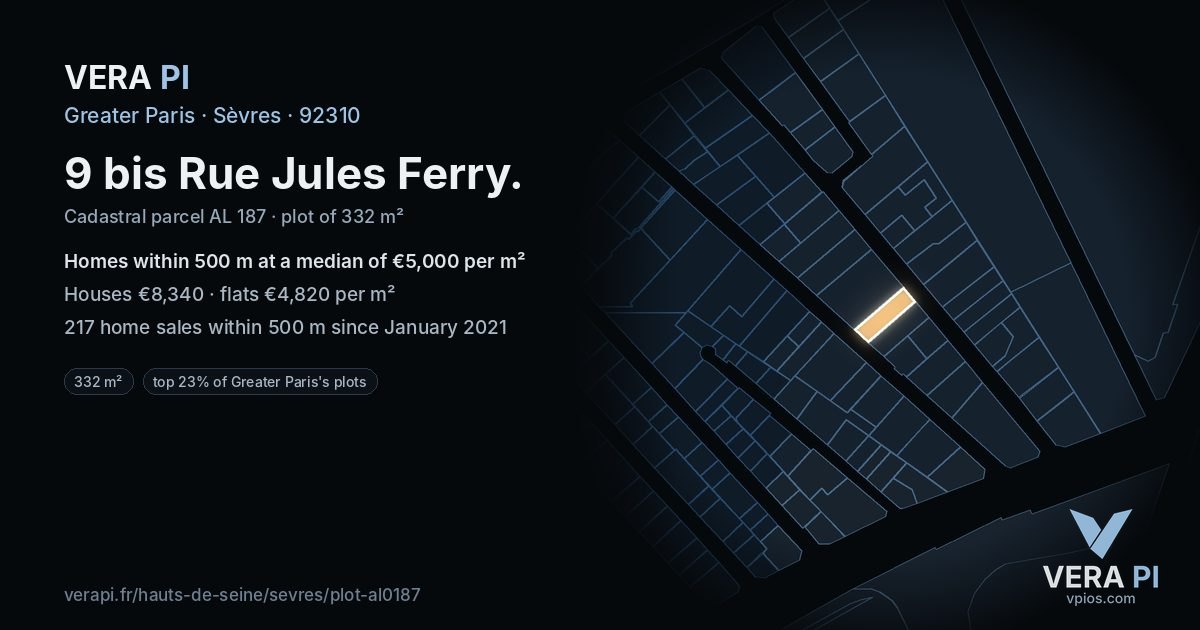 9 bis Rue Jules Ferry, Sèvres at night – the plot lit, the parcels around coloured by the prices near them