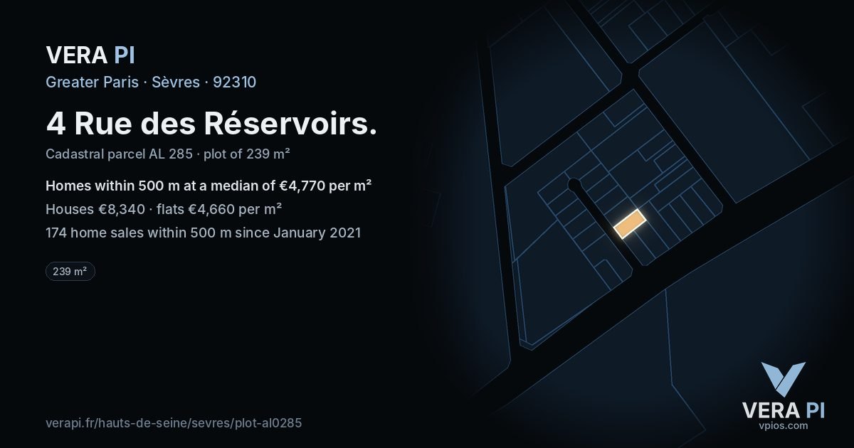 4 Rue des Réservoirs, Sèvres at night – the plot lit, the parcels around coloured by the prices near them