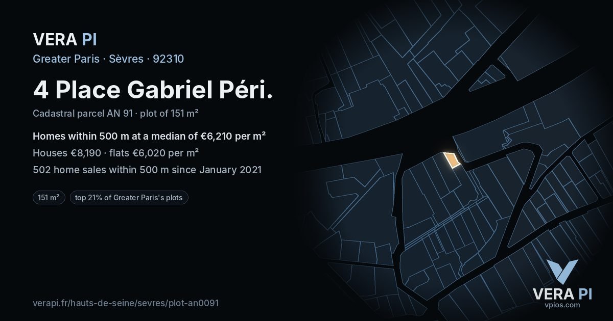 4 Place Gabriel Péri, Sèvres at night – the plot lit, the parcels around coloured by the prices near them