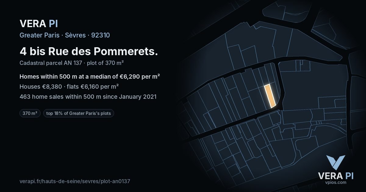 4 bis Rue des Pommerets, Sèvres at night – the plot lit, the parcels around coloured by the prices near them